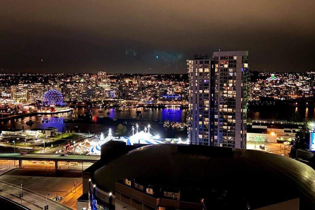 Апартаменты Downtown 3Br/2Ba+Views+Skytrain+Free Parking Ванкувер Экстерьер фото
