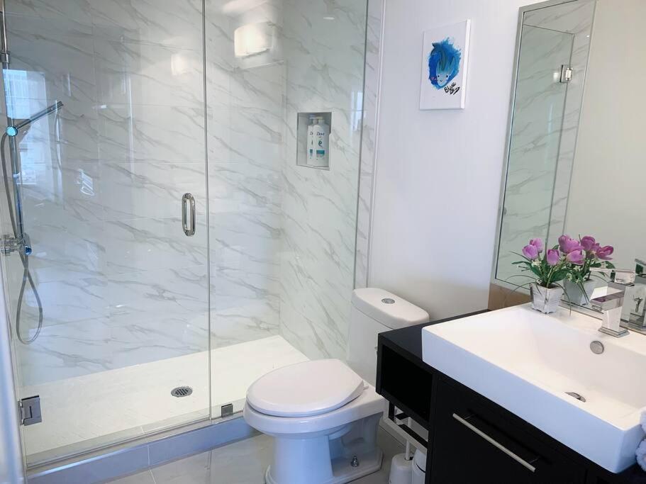 Апартаменты Downtown 3Br/2Ba+Views+Skytrain+Free Parking Ванкувер Экстерьер фото