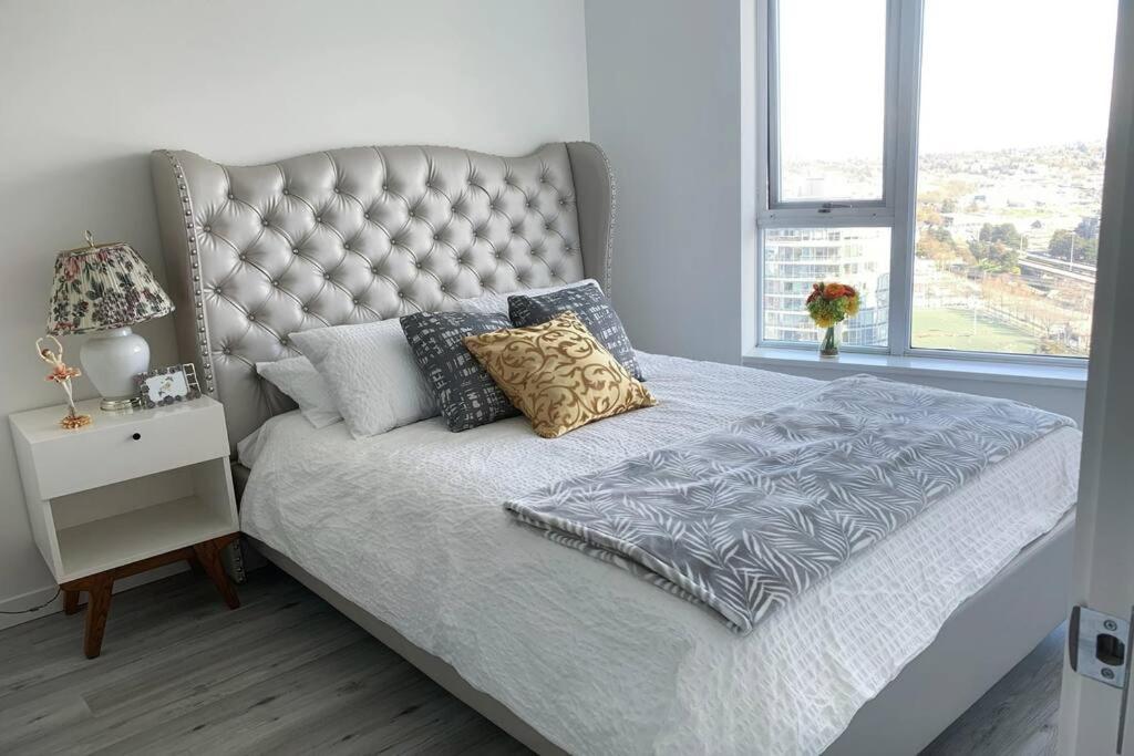 Апартаменты Downtown 3Br/2Ba+Views+Skytrain+Free Parking Ванкувер Экстерьер фото