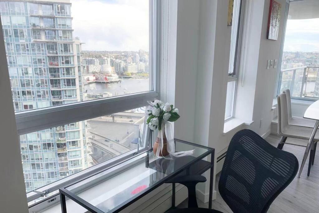 Апартаменты Downtown 3Br/2Ba+Views+Skytrain+Free Parking Ванкувер Экстерьер фото