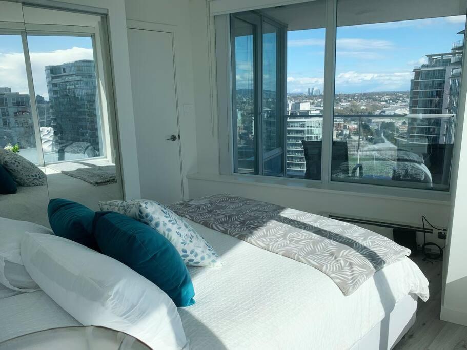 Апартаменты Downtown 3Br/2Ba+Views+Skytrain+Free Parking Ванкувер Экстерьер фото
