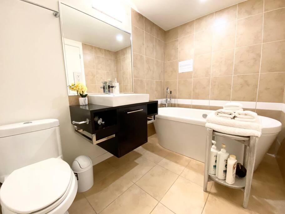 Апартаменты Downtown 3Br/2Ba+Views+Skytrain+Free Parking Ванкувер Экстерьер фото